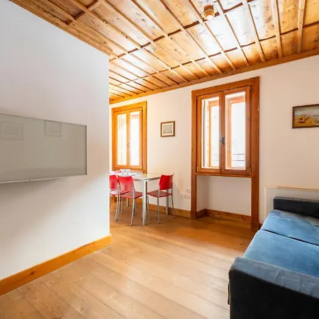 Апартаменты Attic Historic Building With Air Conditioning *