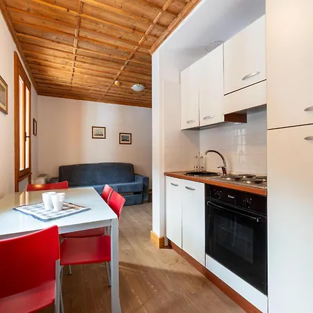Attic Historic Building With Air Conditioning Черезоле-Реале