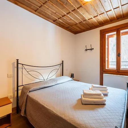 Apartamento Attic Historic Building With Air Conditioning Ceresole Reale