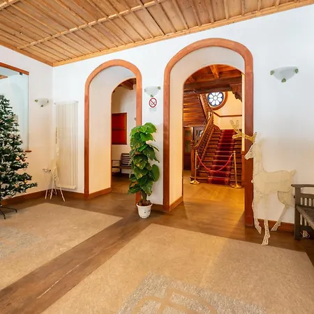 Attic Historic Building With Air Conditioning Апартаменты *