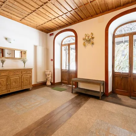 Attic Historic Building With Air Conditioning Черезоле-Реале