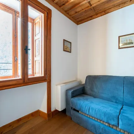 Attic Historic Building With Air Conditioning * チェレゾーレ・レアーレ