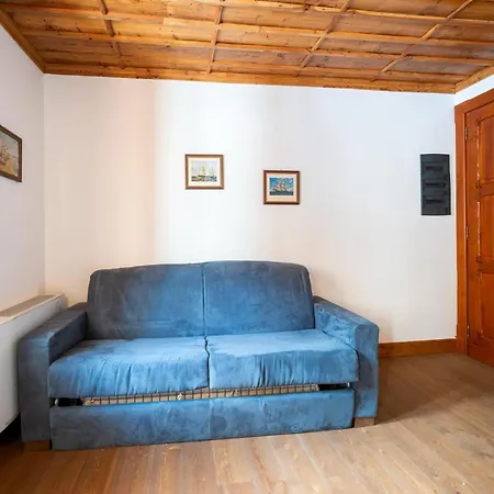 アパート Attic Historic Building With Air Conditioning チェレゾーレ・レアーレ