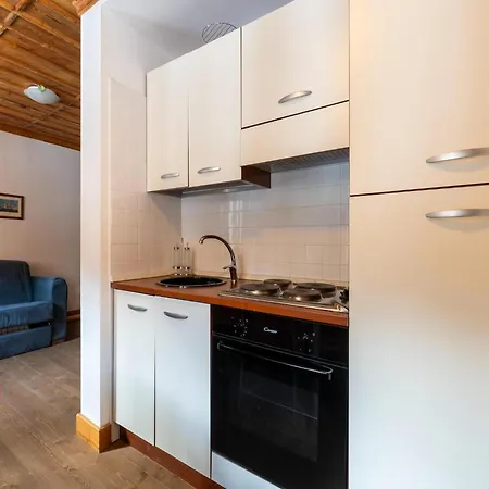 Attic Historic Building With Air Conditioning Черезоле-Реале