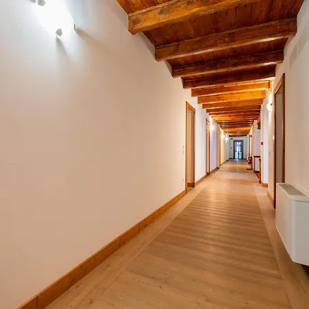 Attic Historic Building With Air Conditioning Черезоле-Реале