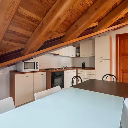 Attic Historic Building With Air Conditioning Appartamento *