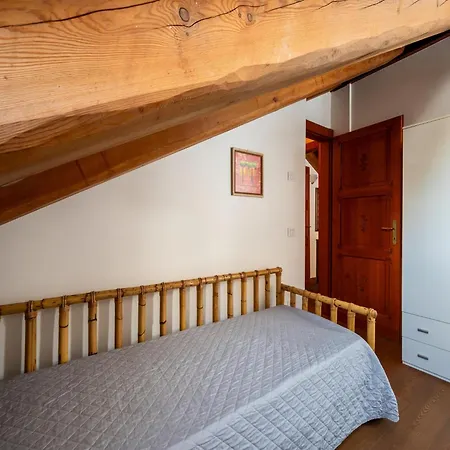 Attic Historic Building With Air Conditioning Apartamento
