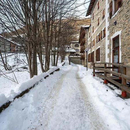 Attic Historic Building With Air Conditioning Appartamento
