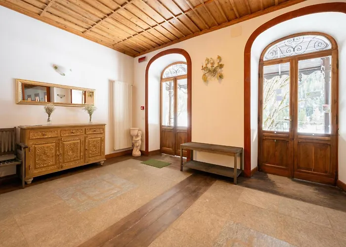 Attic Historic Building With Air Conditioning Черезоле-Реале