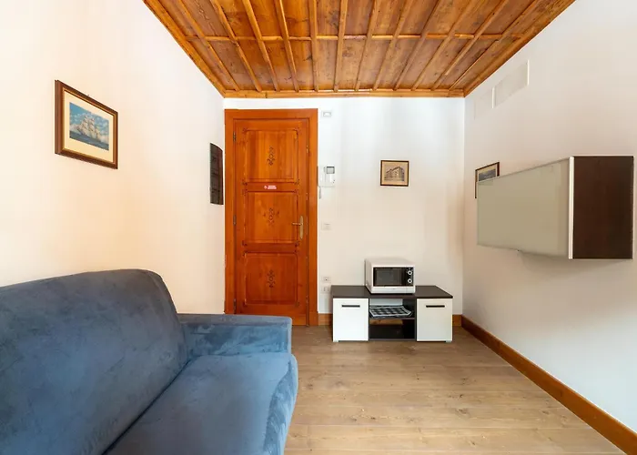 Attic Historic Building With Air Conditioning * Черезоле-Реале