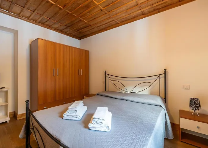 Attic Historic Building With Air Conditioning Черезоле-Реале